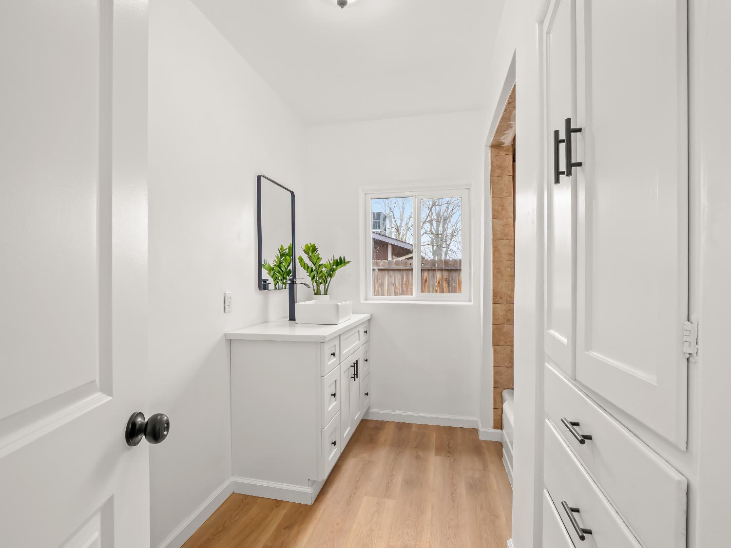 4933 E Tulare St, Fresno, CA 93727