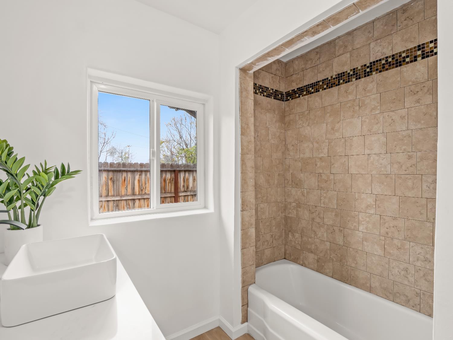 4933 E Tulare St, Fresno, CA 93727