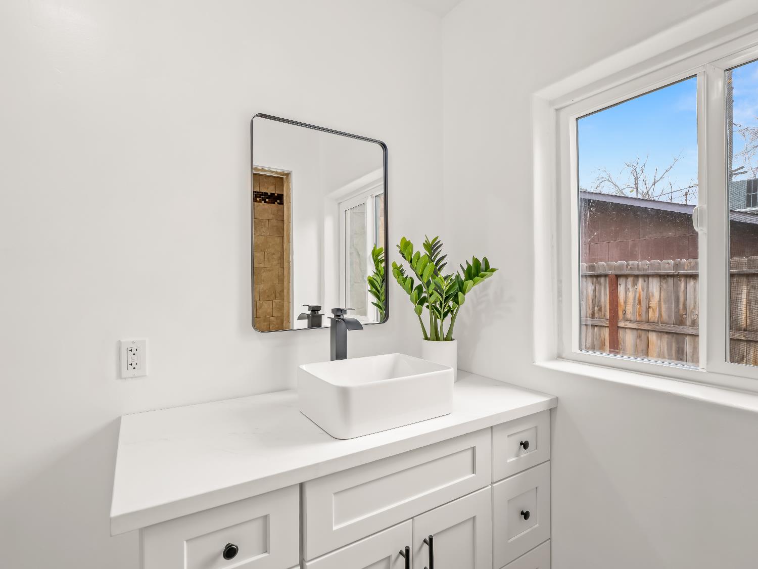 4933 E Tulare St, Fresno, CA 93727