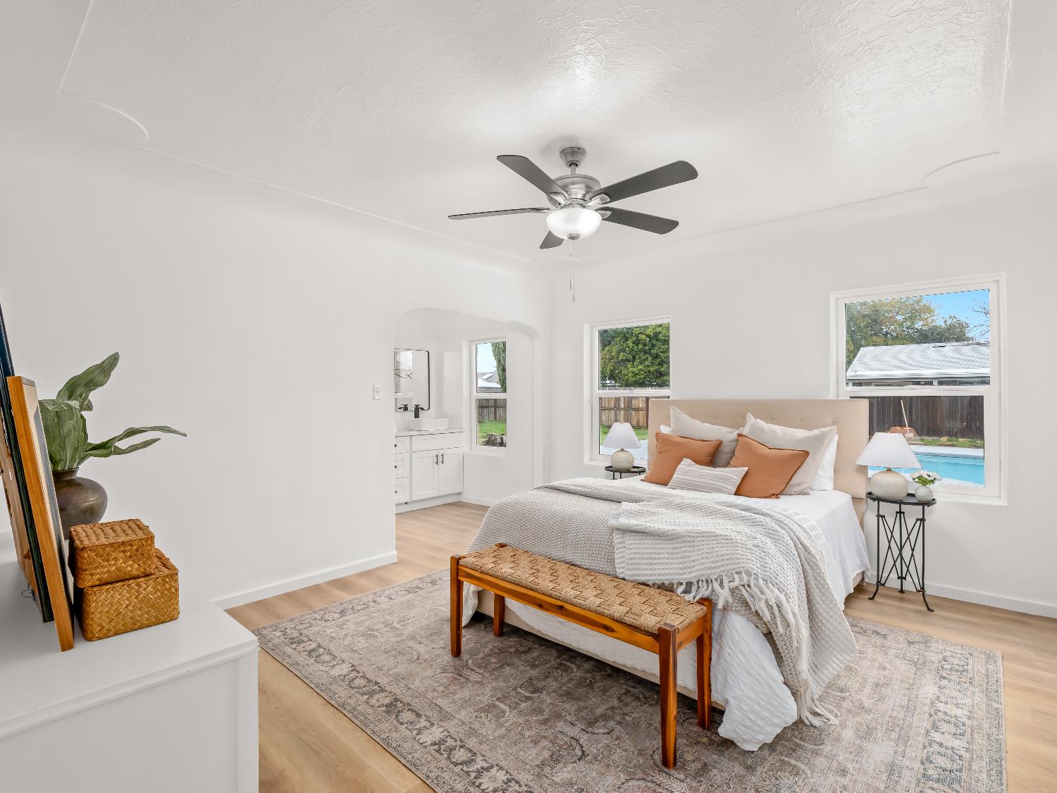 4933 E Tulare St, Fresno, CA 93727