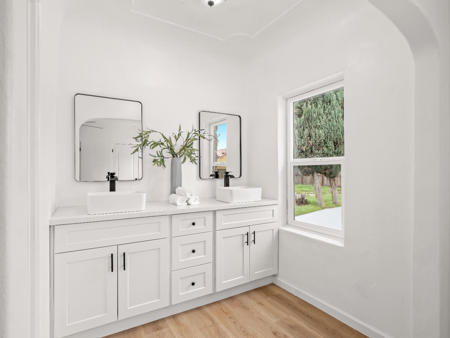 4933 E Tulare St, Fresno, CA 93727