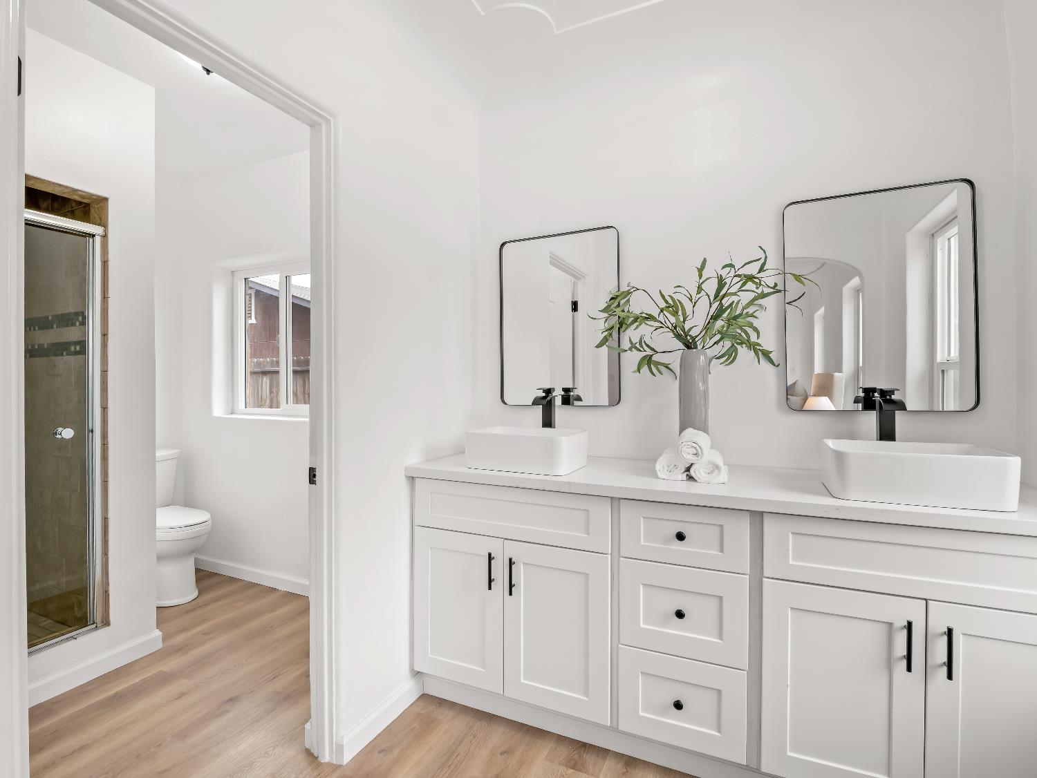 4933 E Tulare St, Fresno, CA 93727