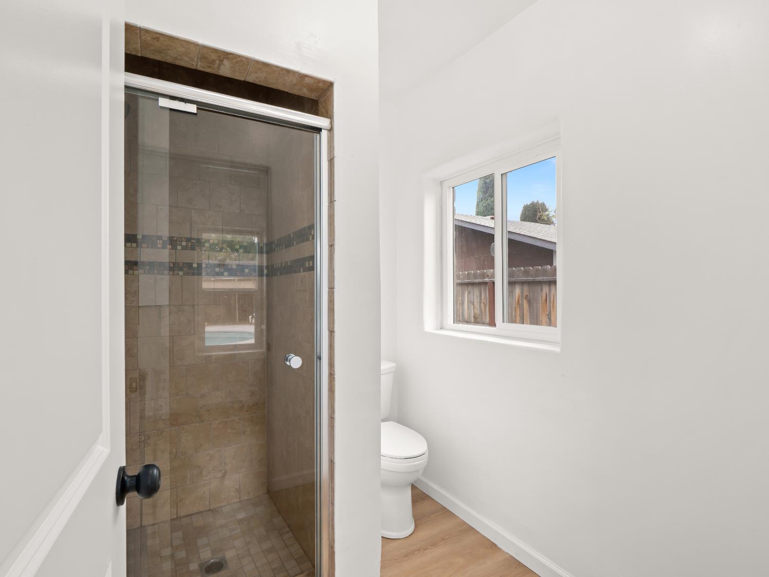 4933 E Tulare St, Fresno, CA 93727