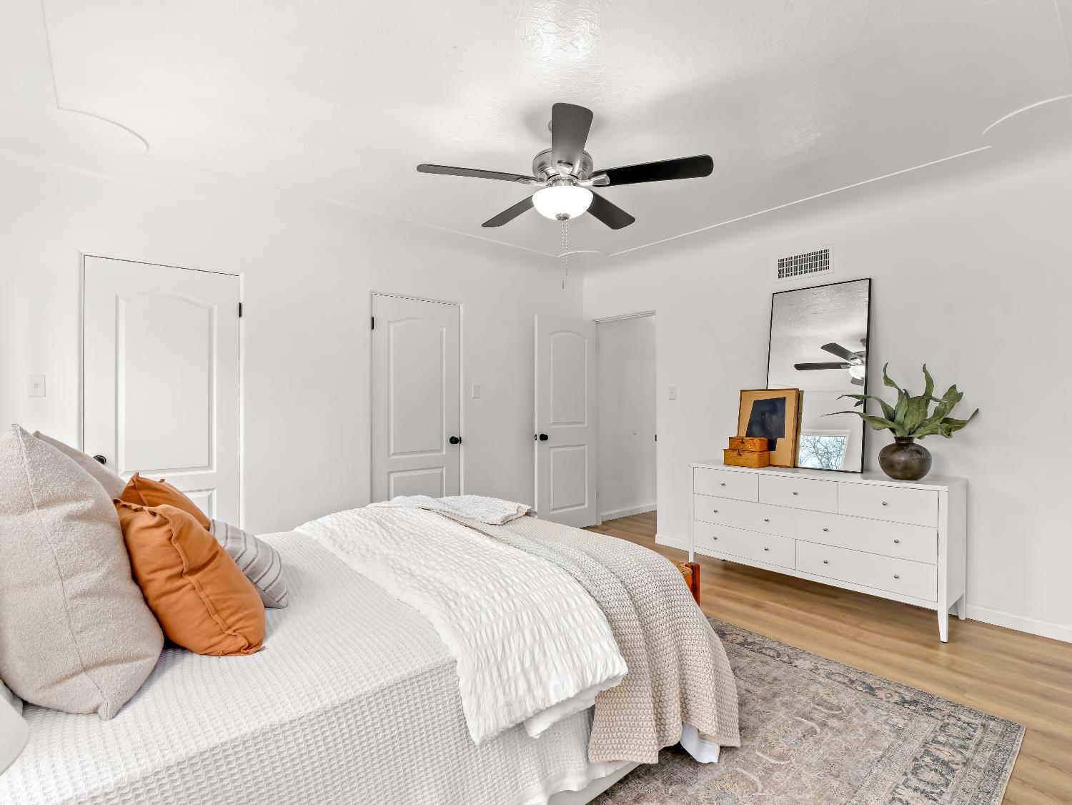 4933 E Tulare St, Fresno, CA 93727