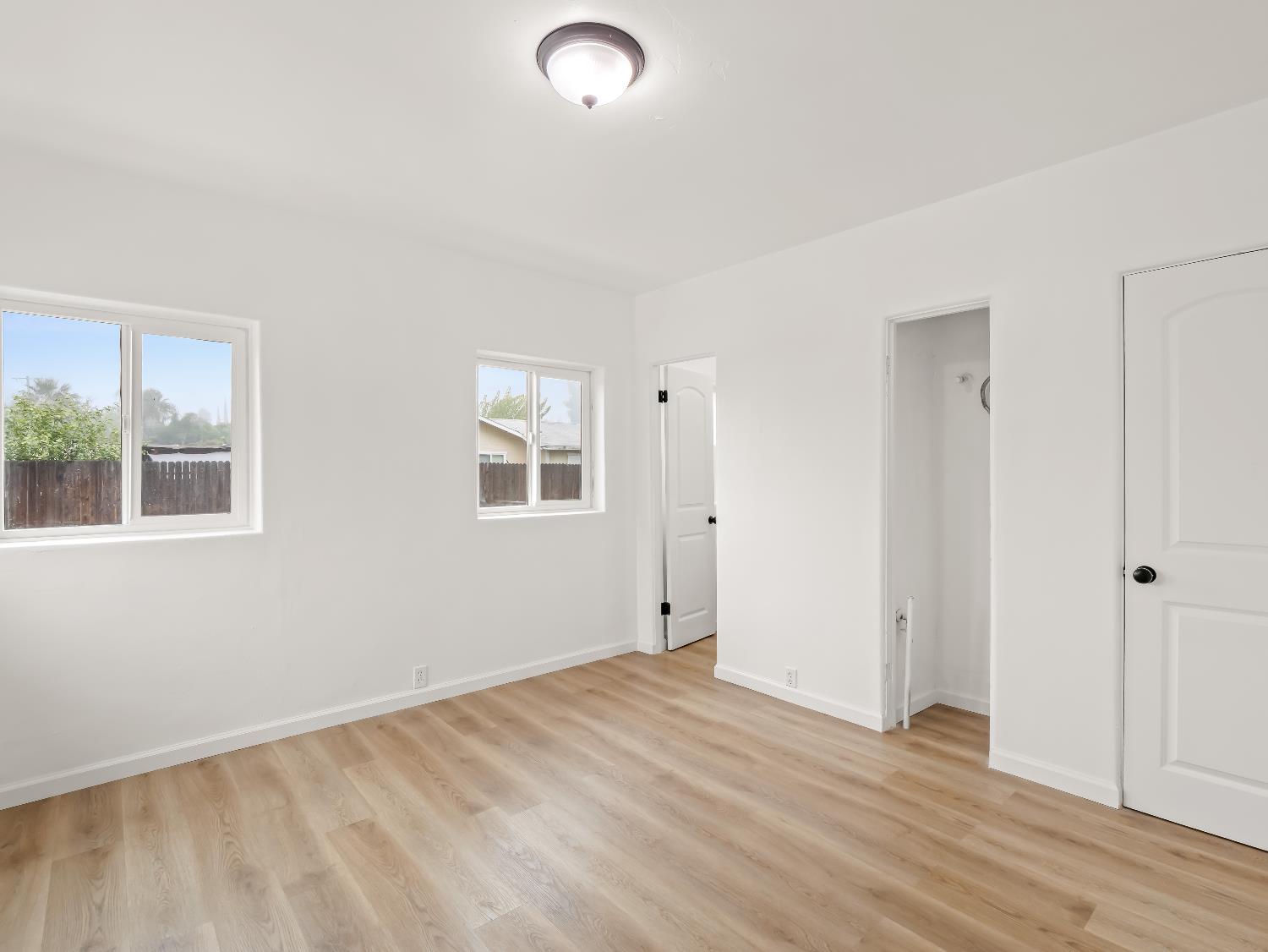 4933 E Tulare St, Fresno, CA 93727