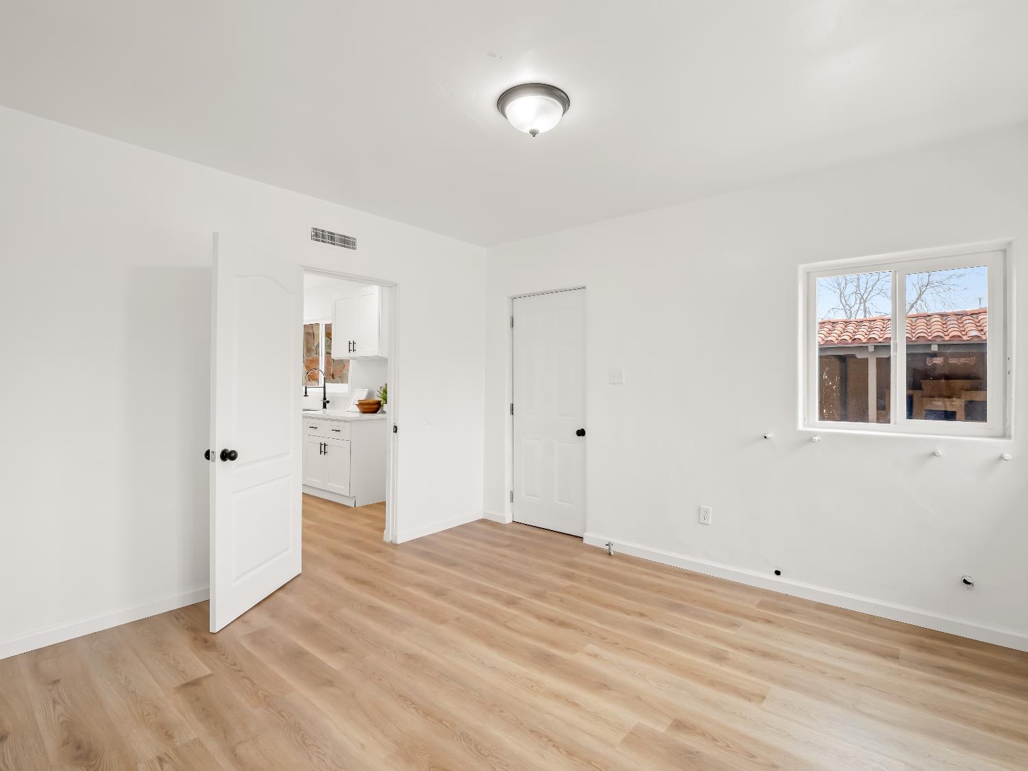 4933 E Tulare St, Fresno, CA 93727