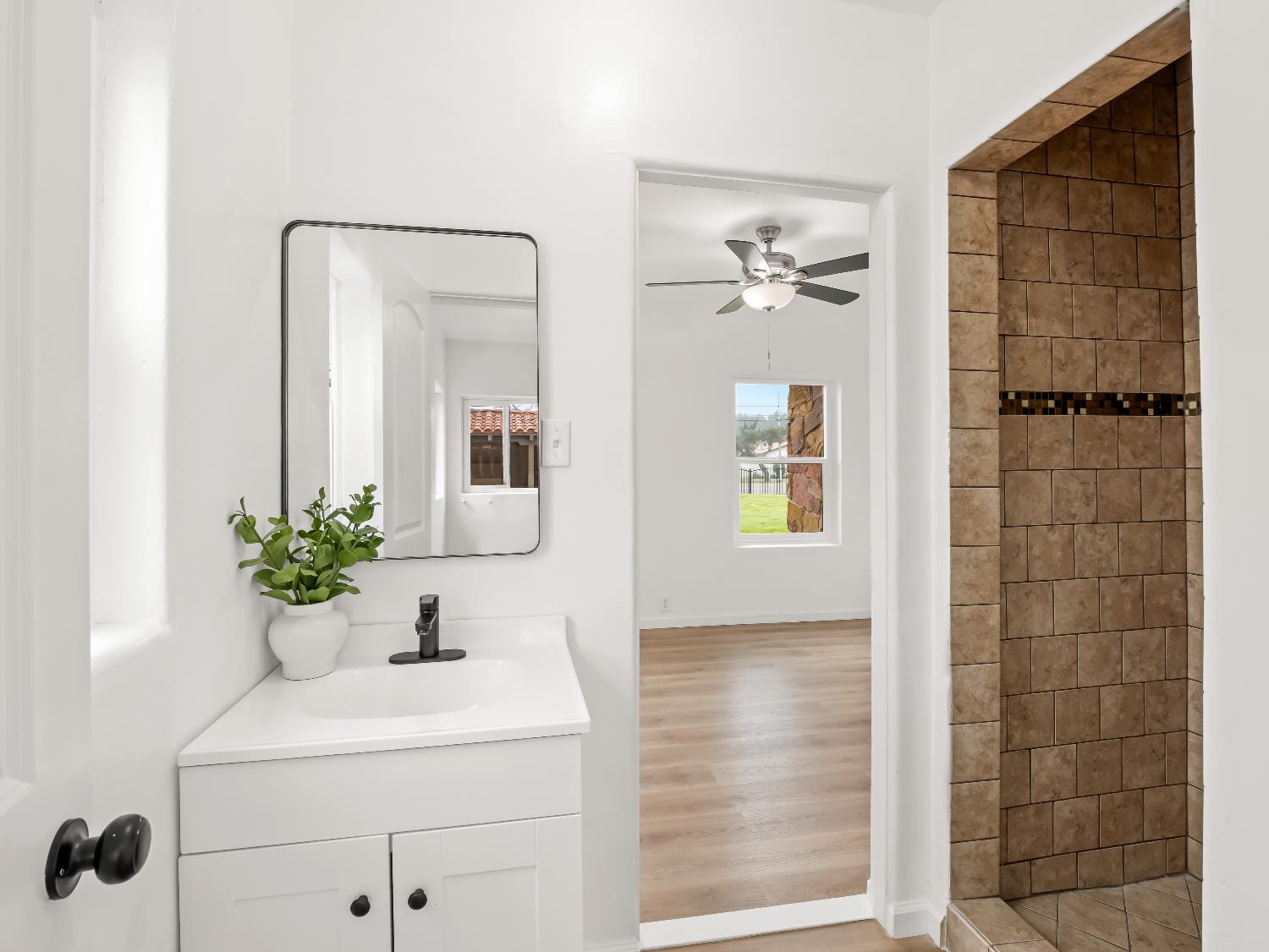 4933 E Tulare St, Fresno, CA 93727