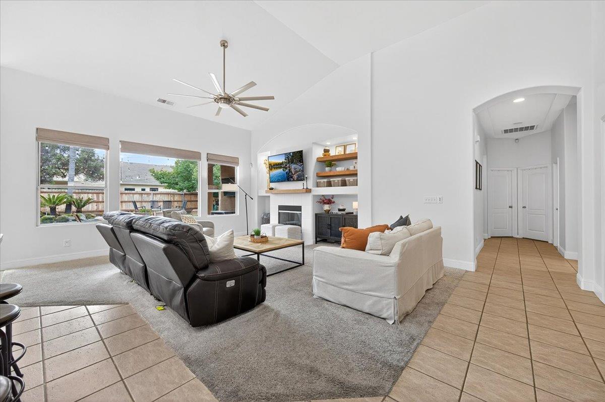 2946 Roberts Ave, Clovis, CA 93611