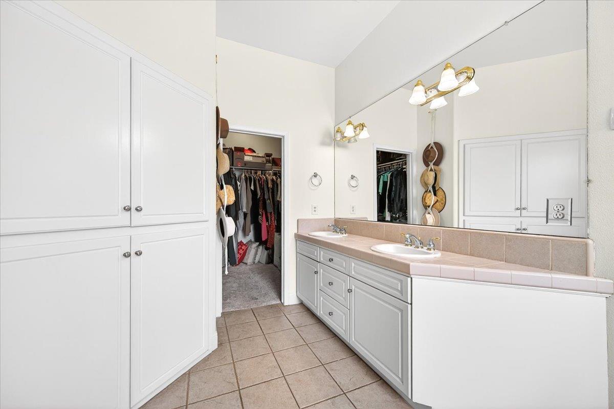 2946 Roberts Ave, Clovis, CA 93611