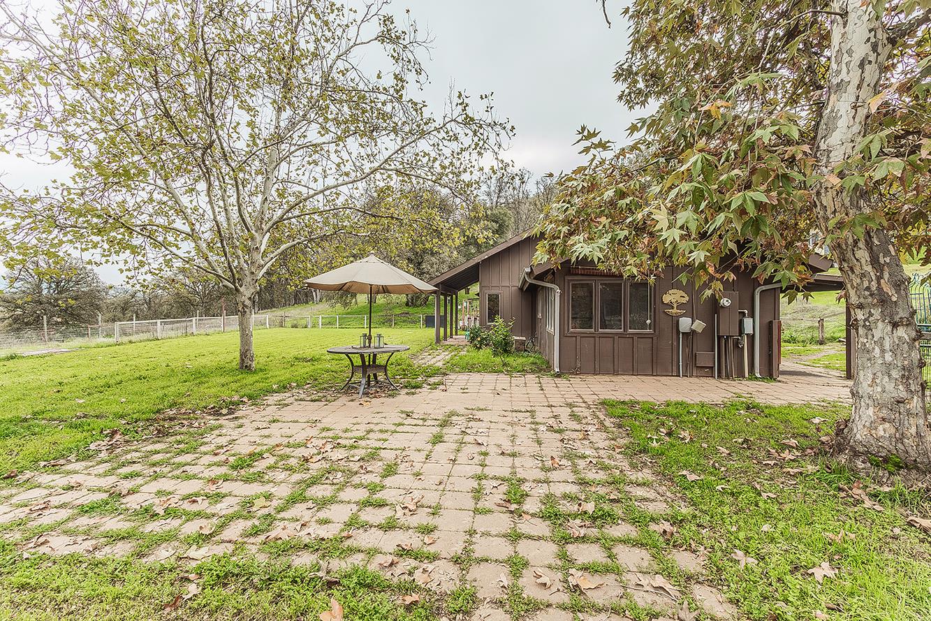 30240 Watts Valley Rd, Tollhouse, CA 93667