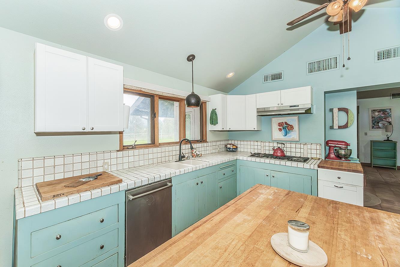 30240 Watts Valley Rd, Tollhouse, CA 93667