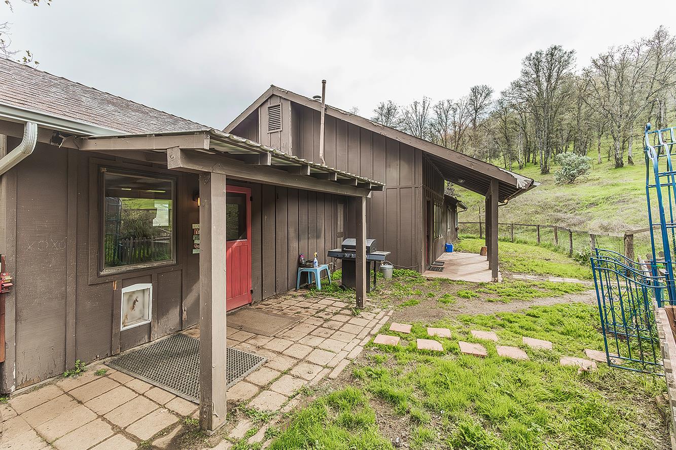 30240 Watts Valley Rd, Tollhouse, CA 93667
