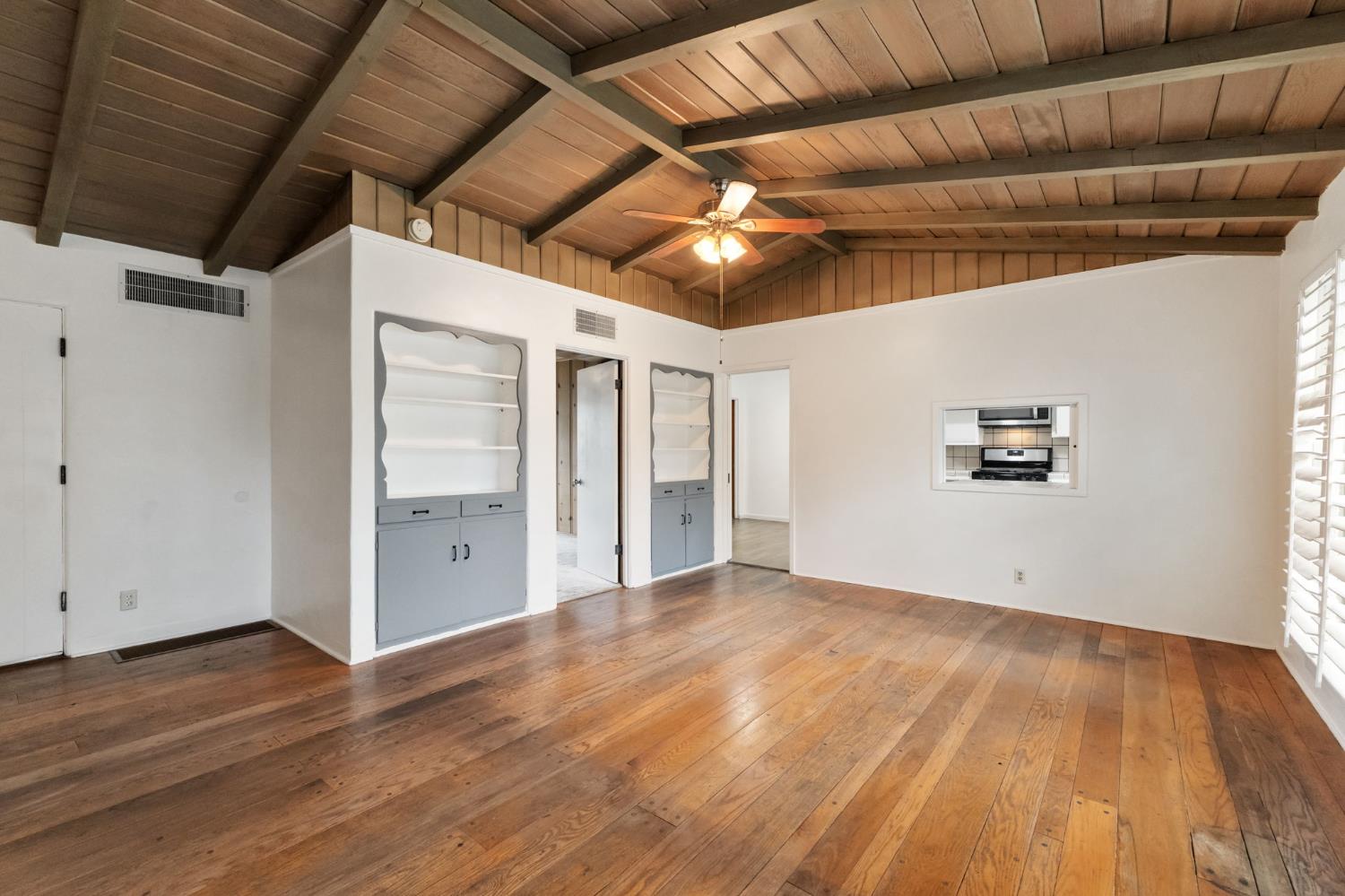 935 S Park Circle Dr, Fresno, CA 93727