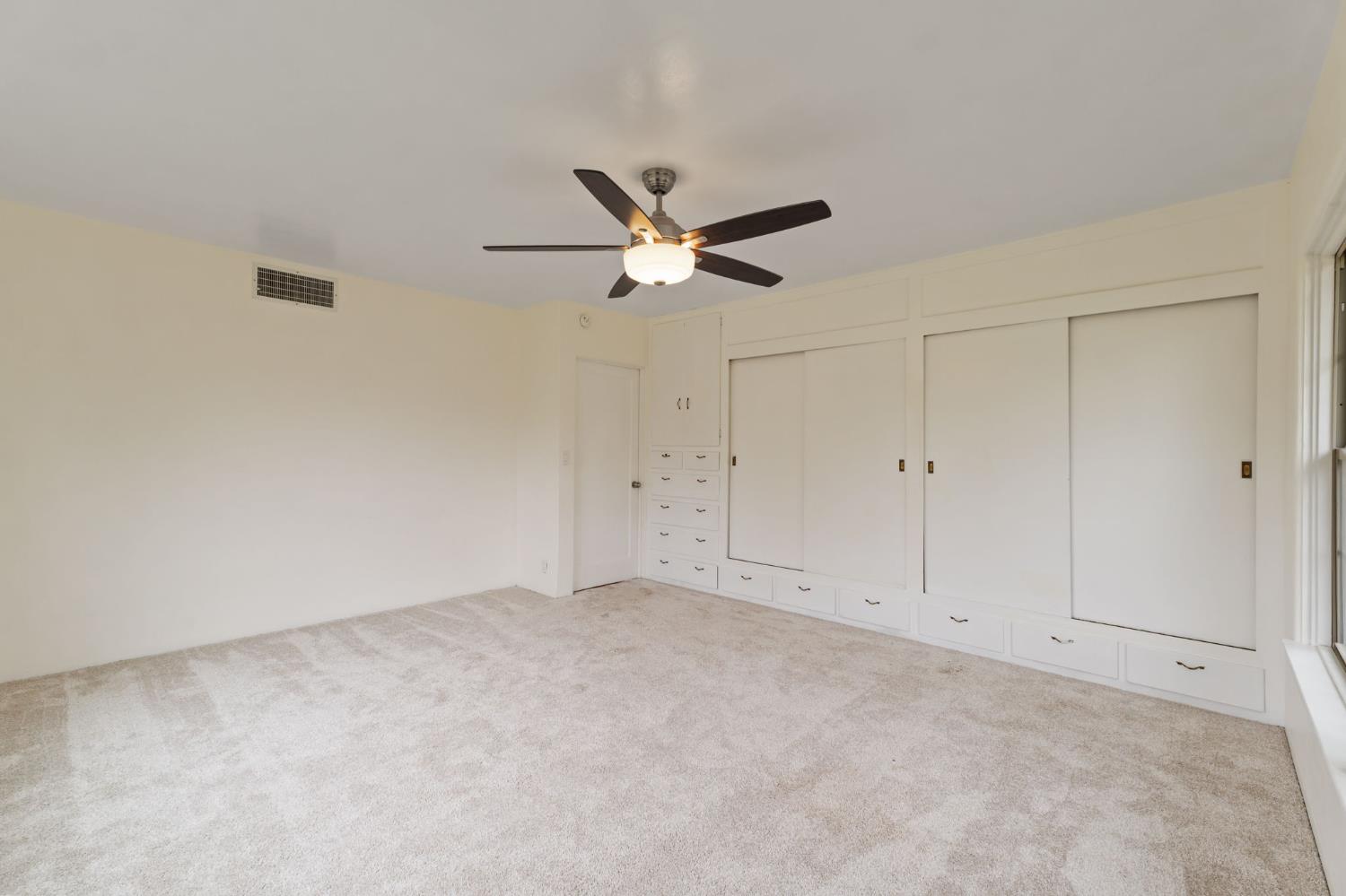 935 S Park Circle Dr, Fresno, CA 93727