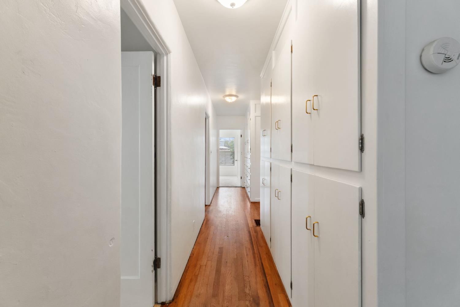 935 S Park Circle Dr, Fresno, CA 93727