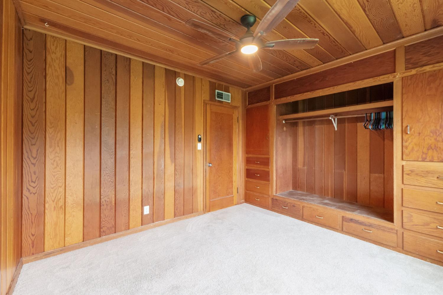 935 S Park Circle Dr, Fresno, CA 93727