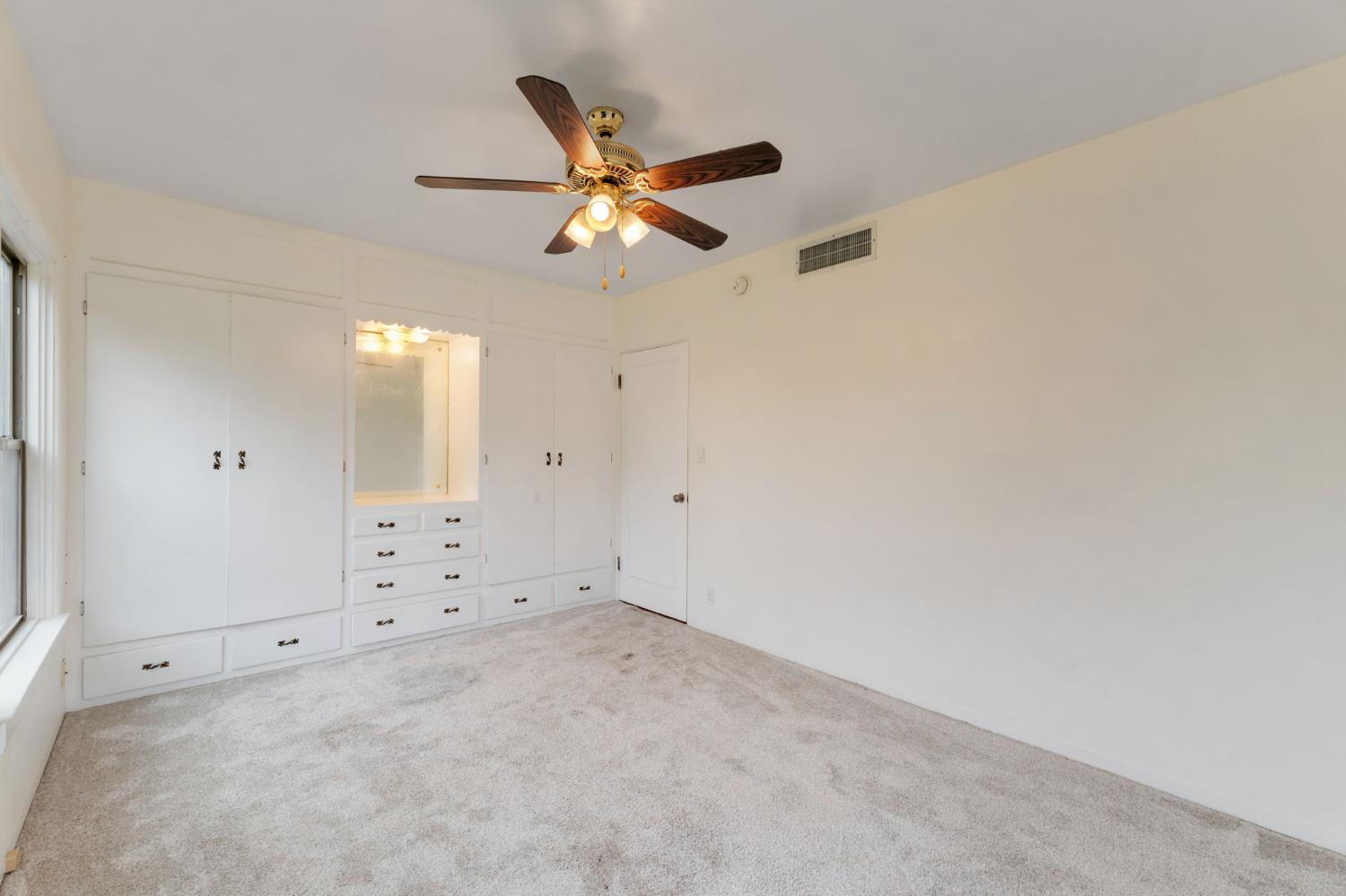 935 S Park Circle Dr, Fresno, CA 93727