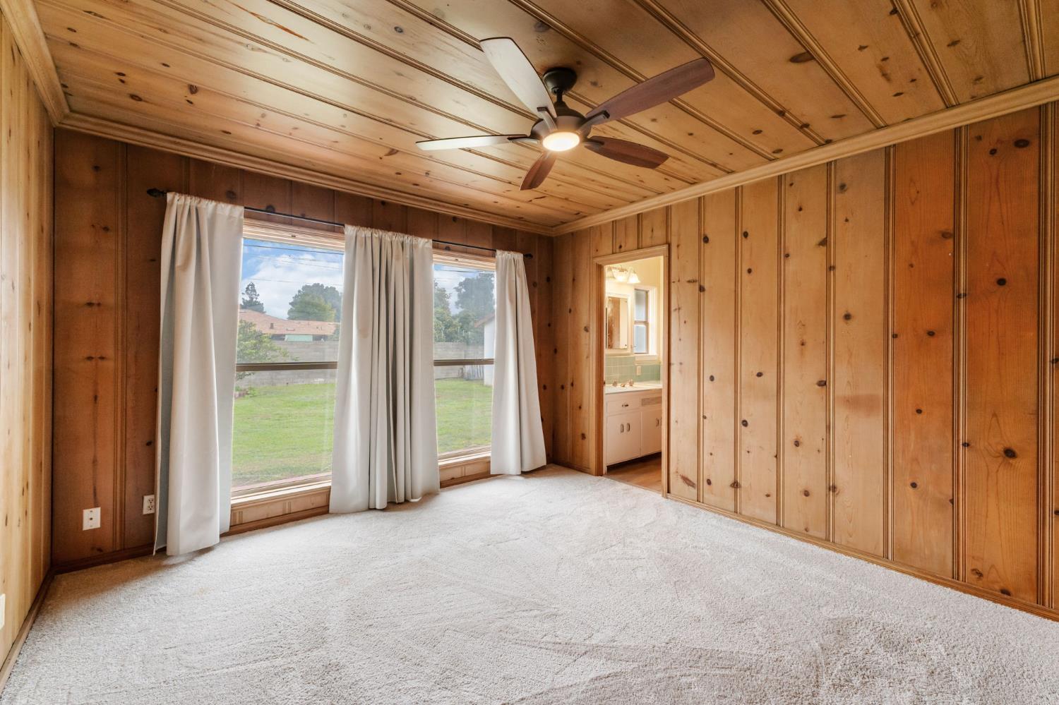 935 S Park Circle Dr, Fresno, CA 93727