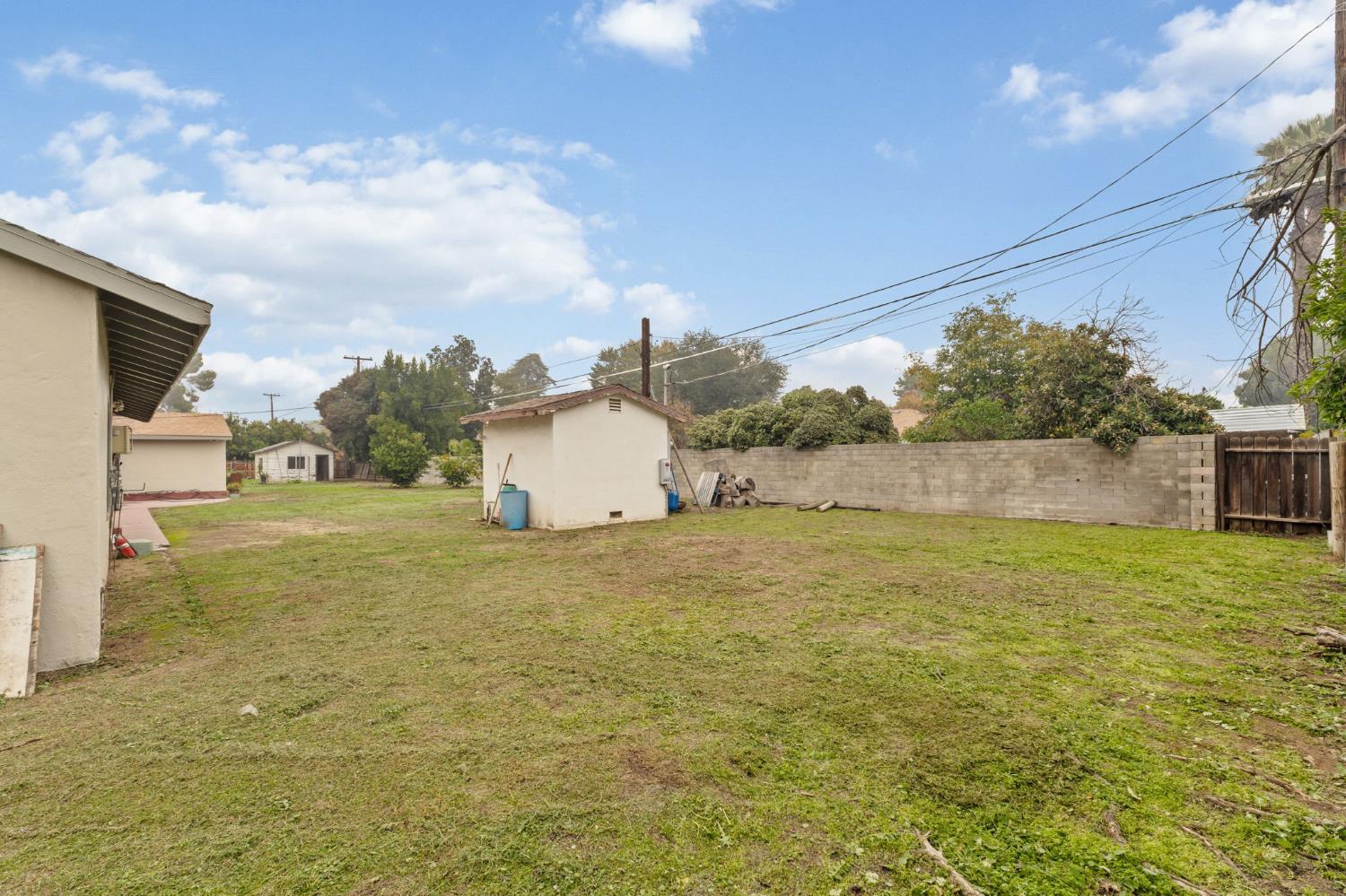 935 S Park Circle Dr, Fresno, CA 93727