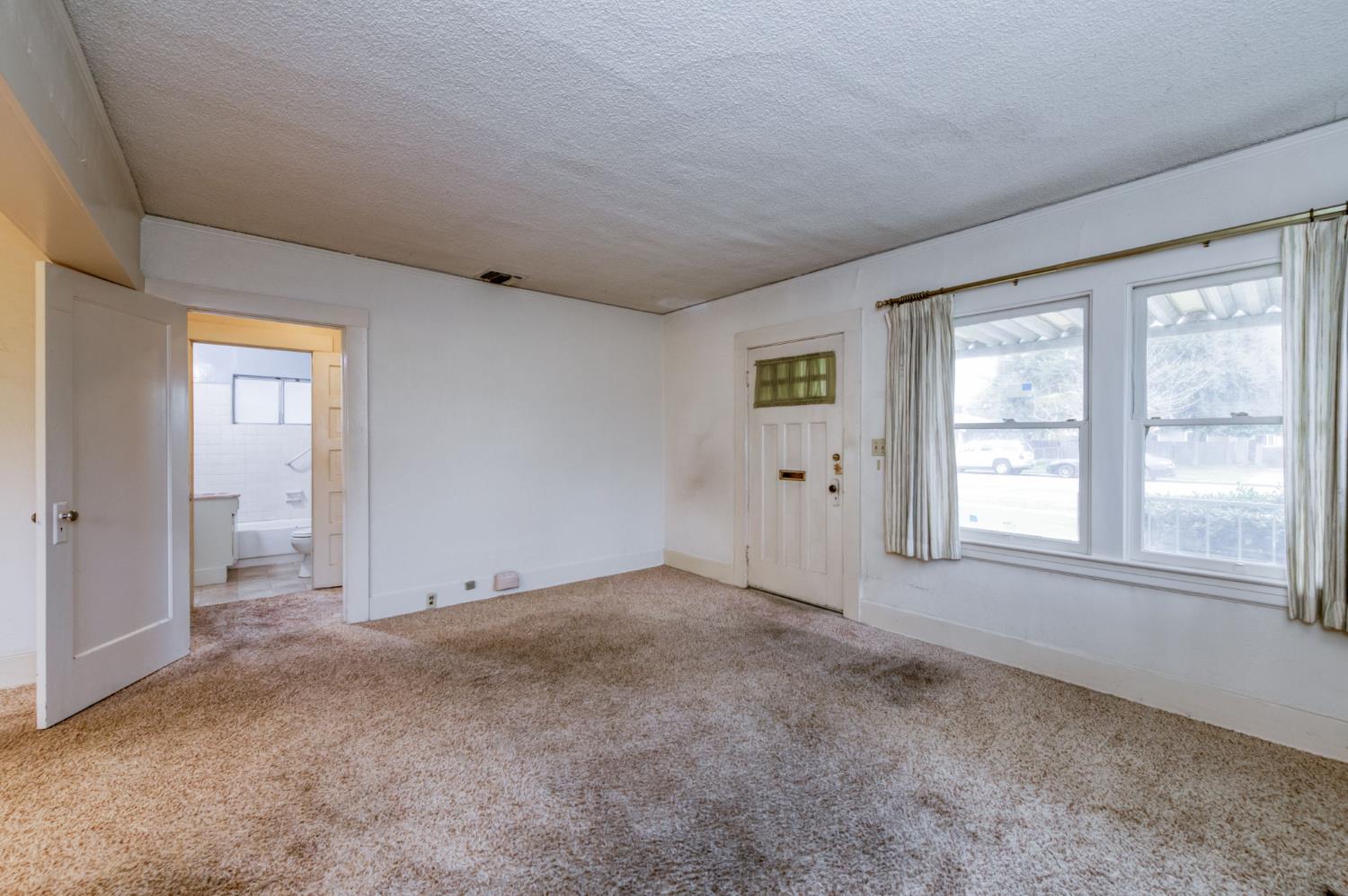 1036 E Cornell Ave, Fresno, CA 93704