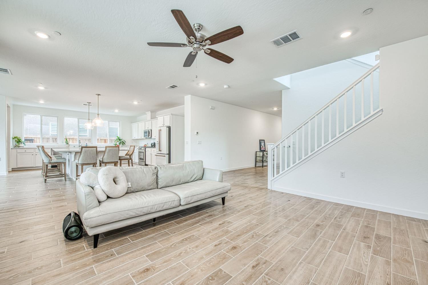 1270 Summerset Ave, Clovis, CA 93619