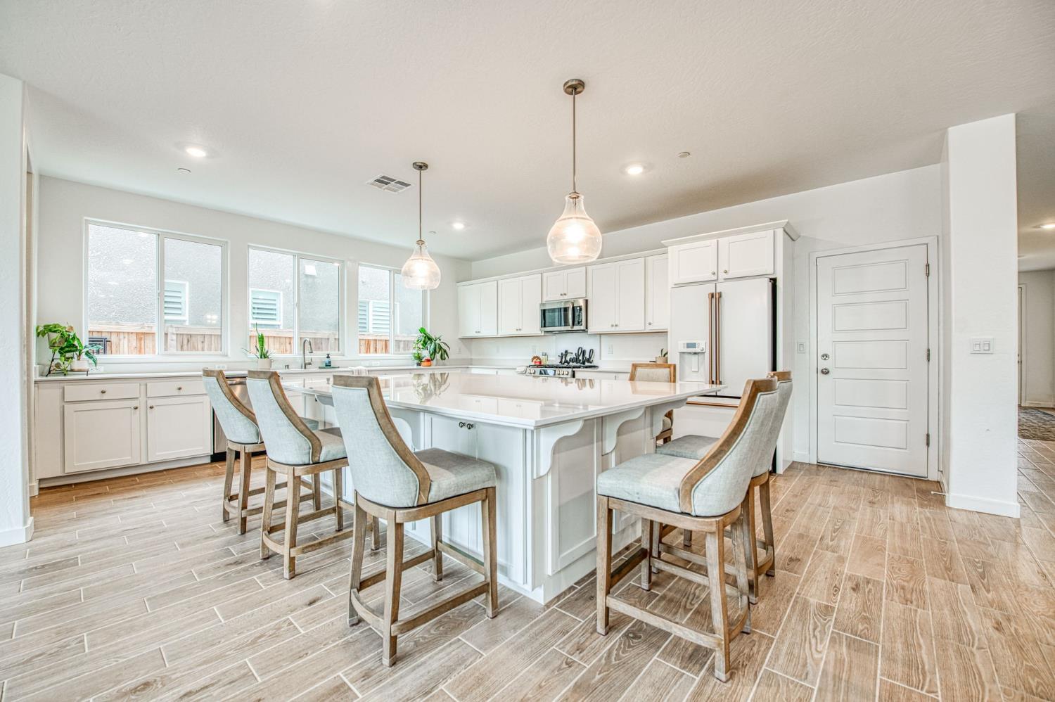 1270 Summerset Ave, Clovis, CA 93619