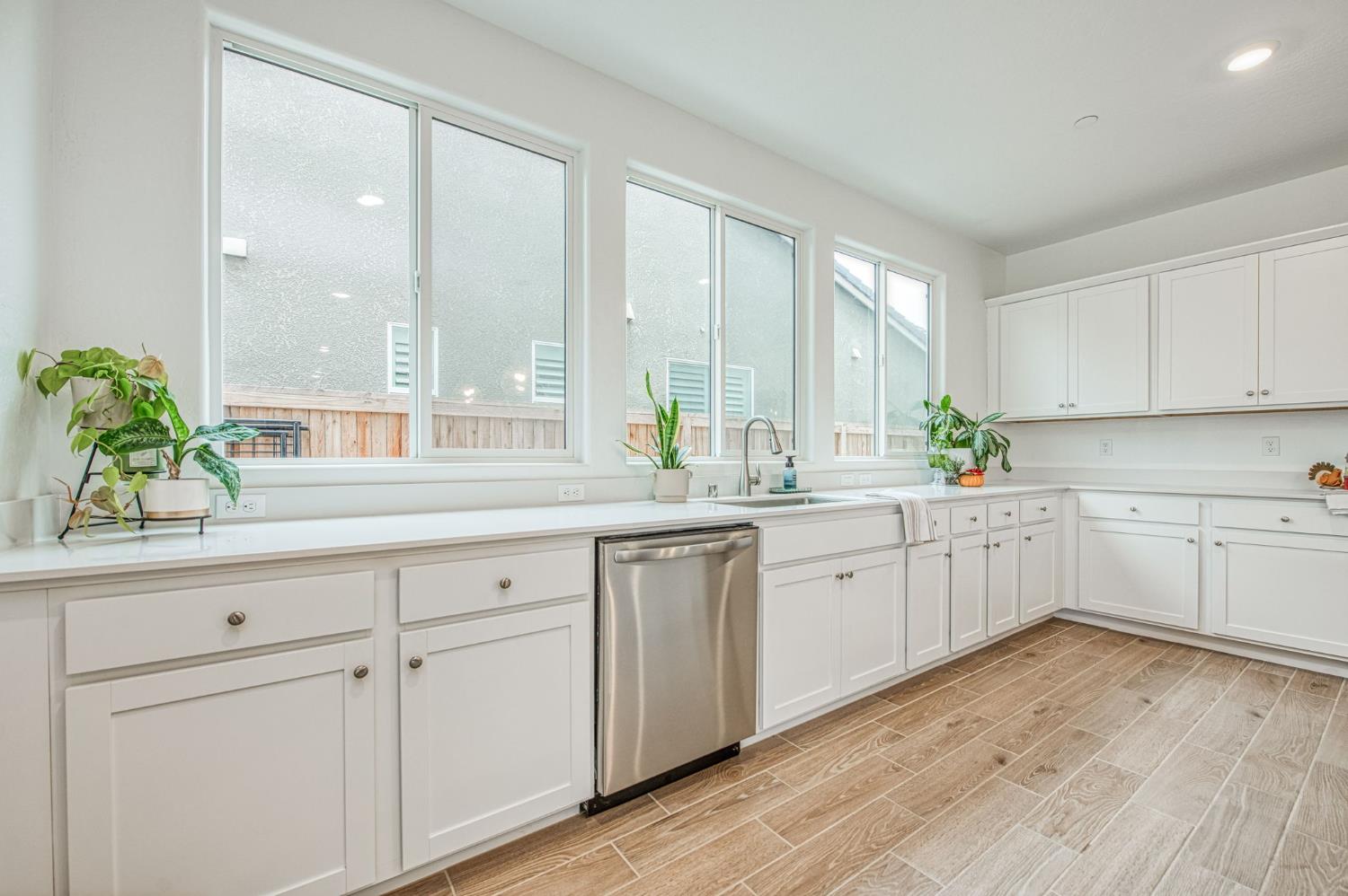 1270 Summerset Ave, Clovis, CA 93619