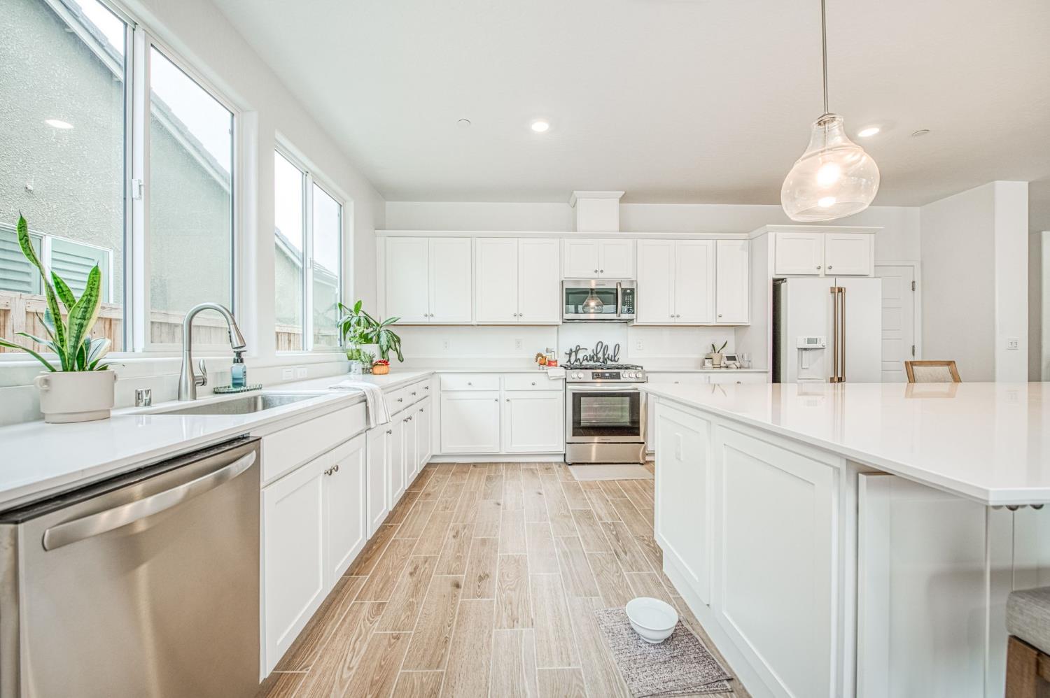 1270 Summerset Ave, Clovis, CA 93619