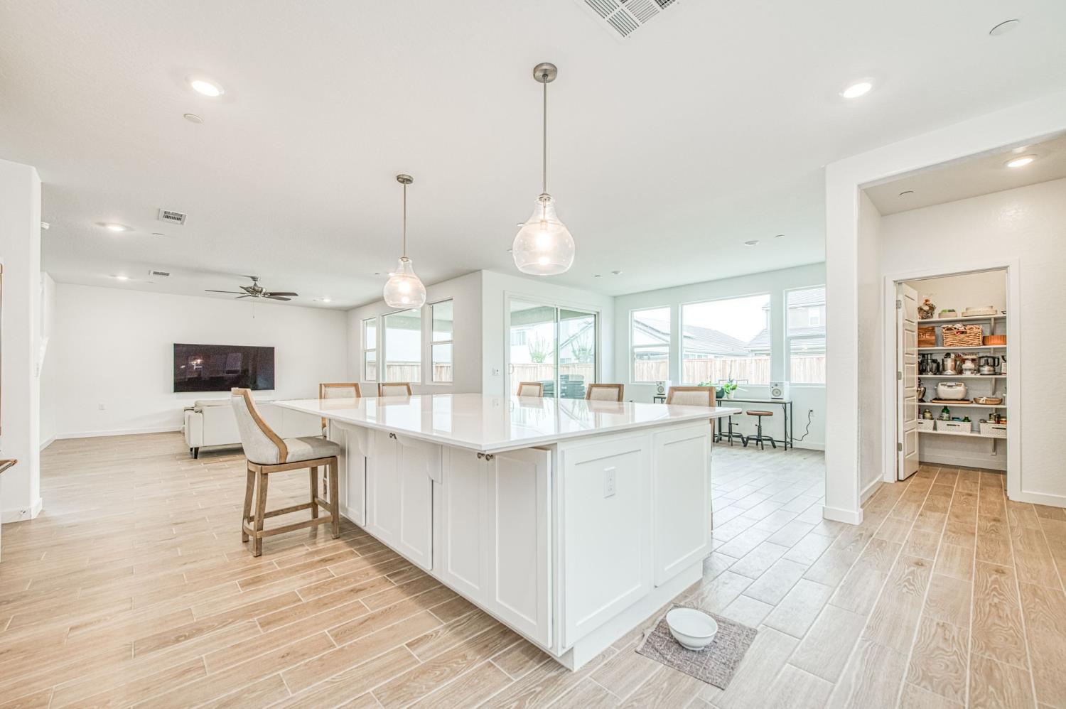 1270 Summerset Ave, Clovis, CA 93619