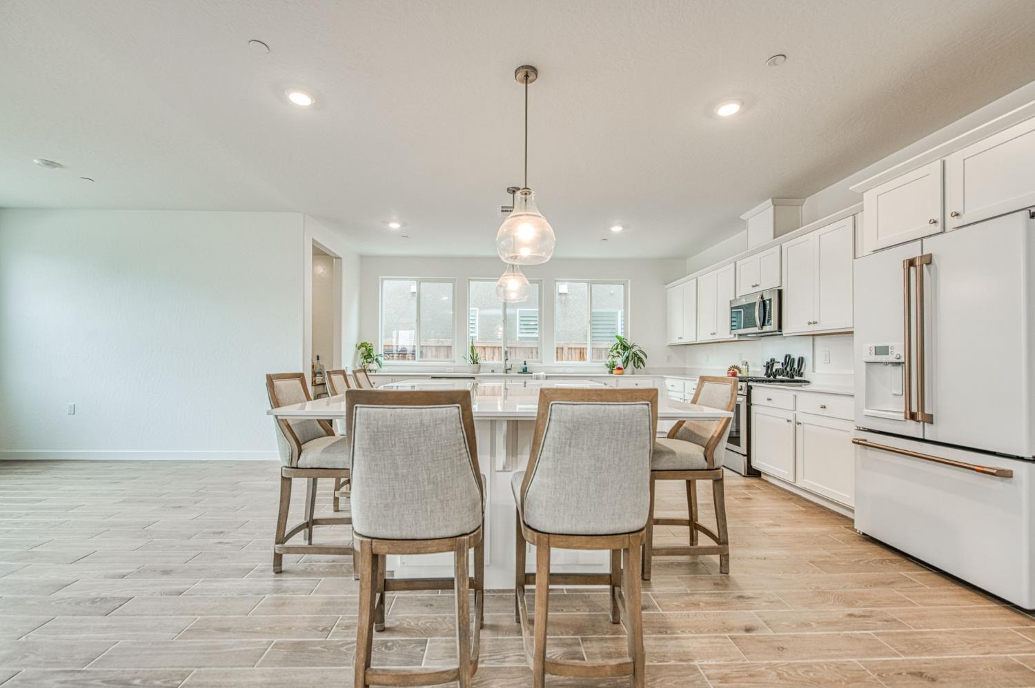 1270 Summerset Ave, Clovis, CA 93619