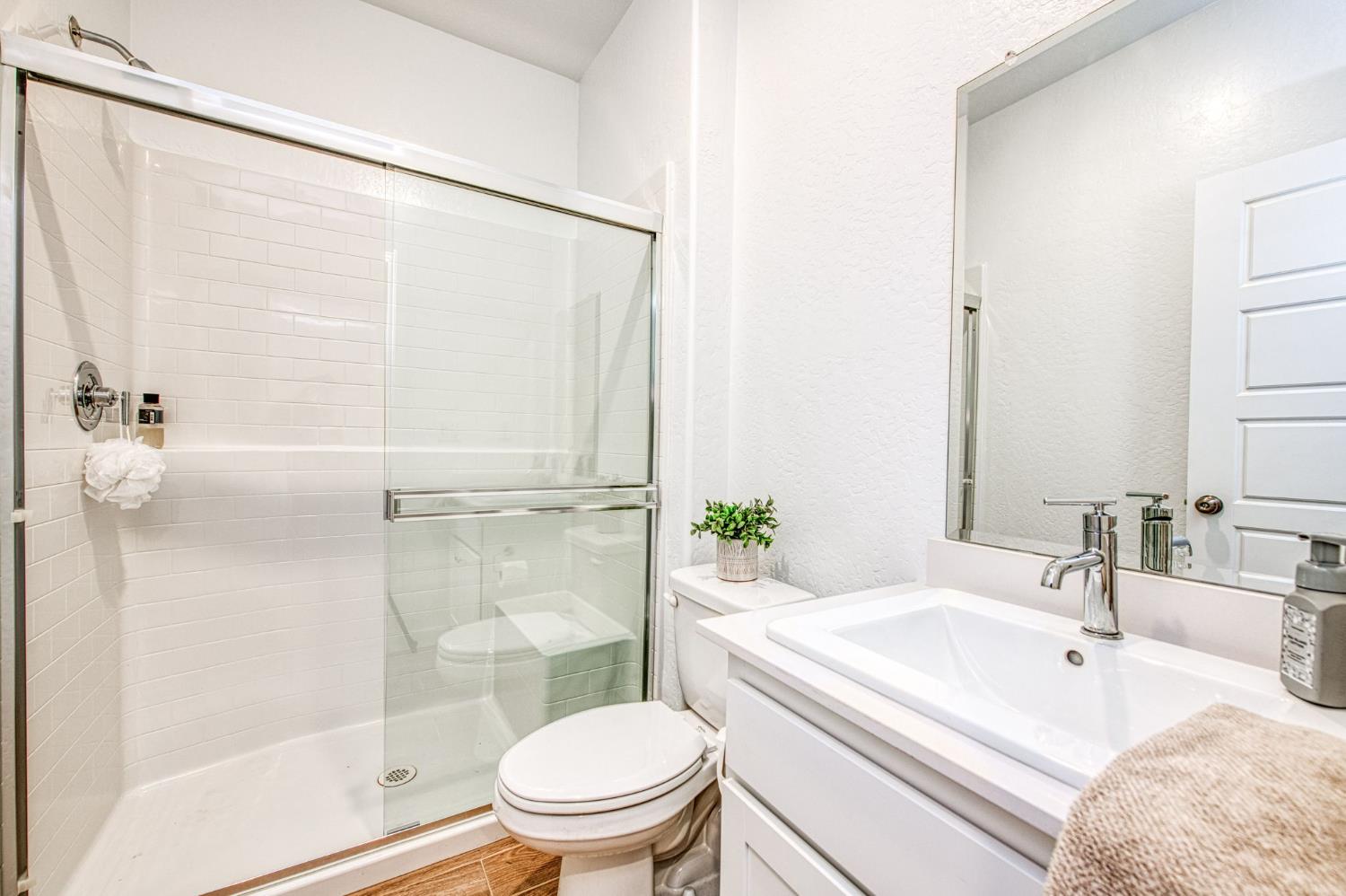 1270 Summerset Ave, Clovis, CA 93619