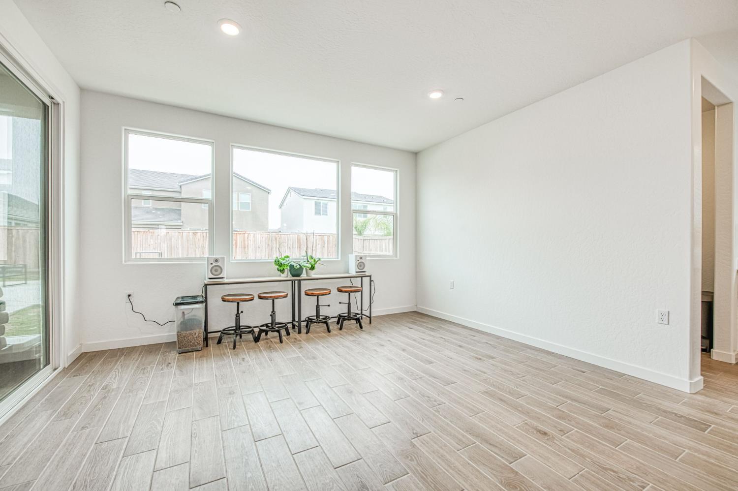 1270 Summerset Ave, Clovis, CA 93619