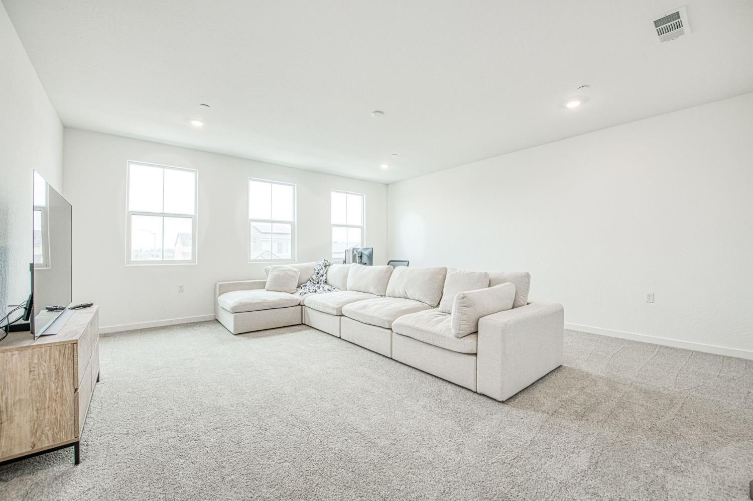 1270 Summerset Ave, Clovis, CA 93619