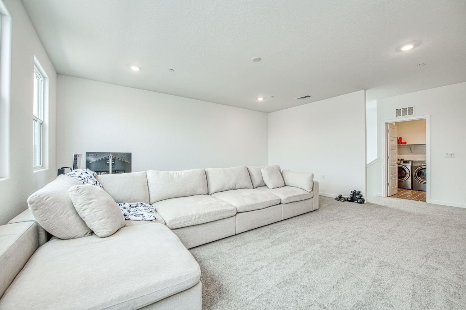 1270 Summerset Ave, Clovis, CA 93619