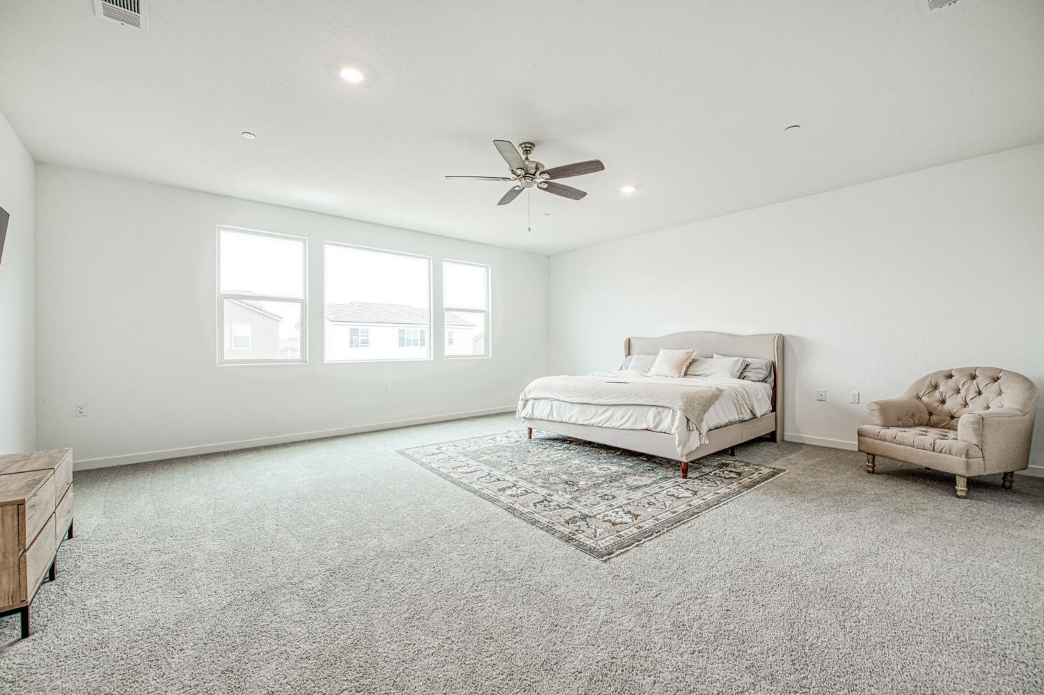 1270 Summerset Ave, Clovis, CA 93619