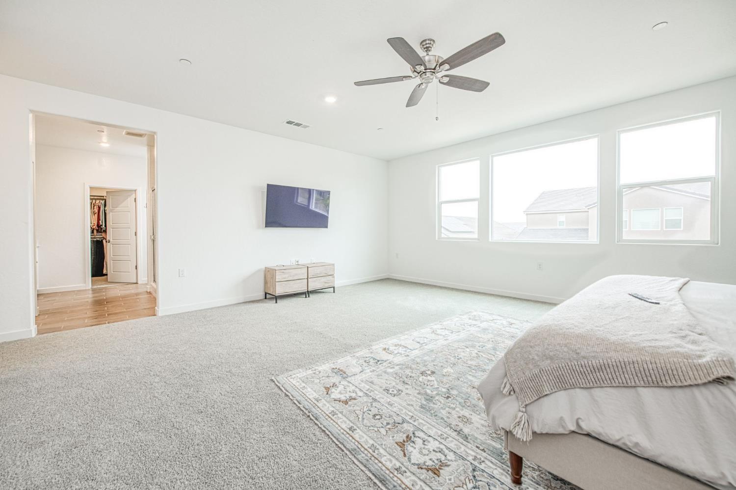 1270 Summerset Ave, Clovis, CA 93619