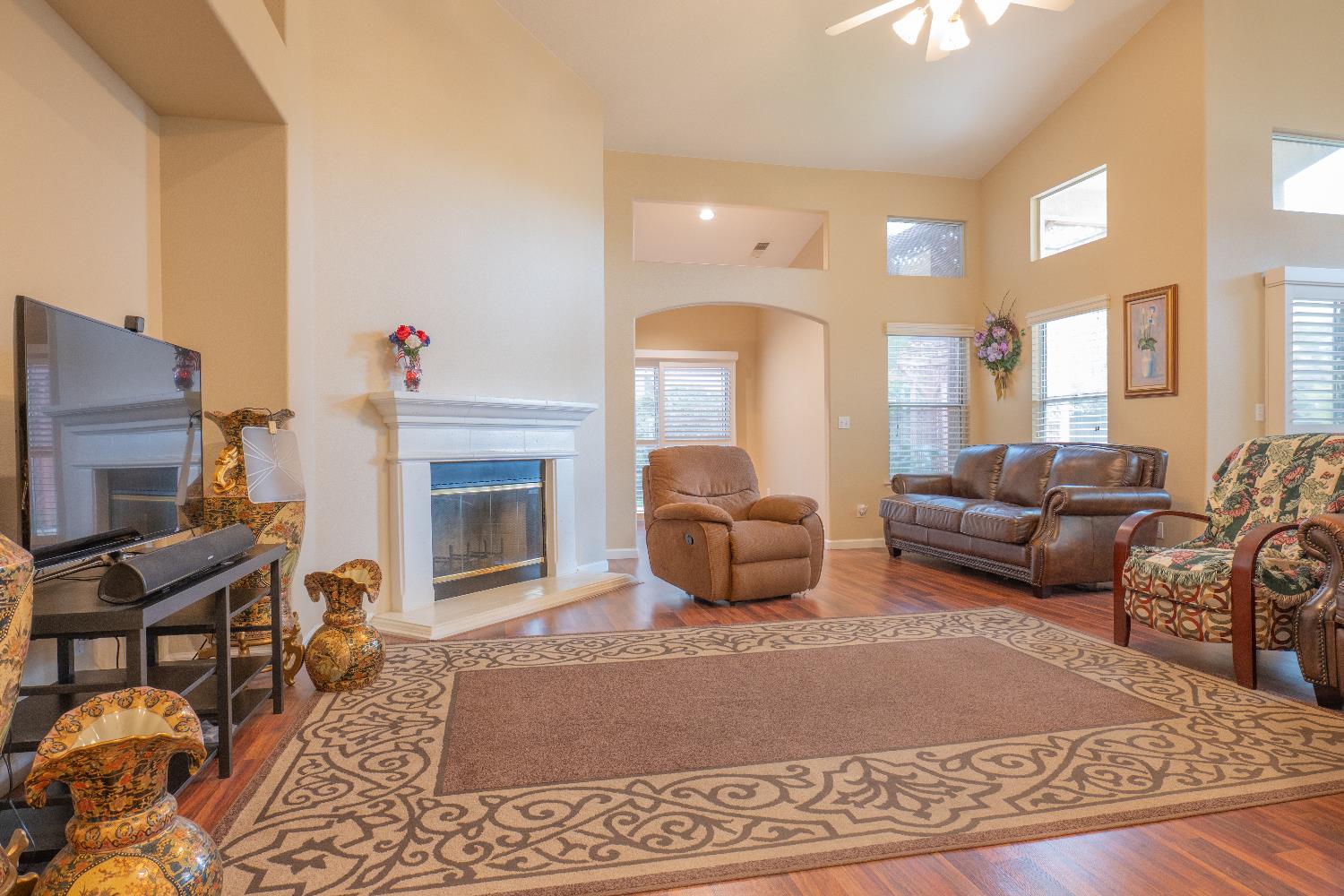 2302 E Rush Ave, Fresno, CA 93730