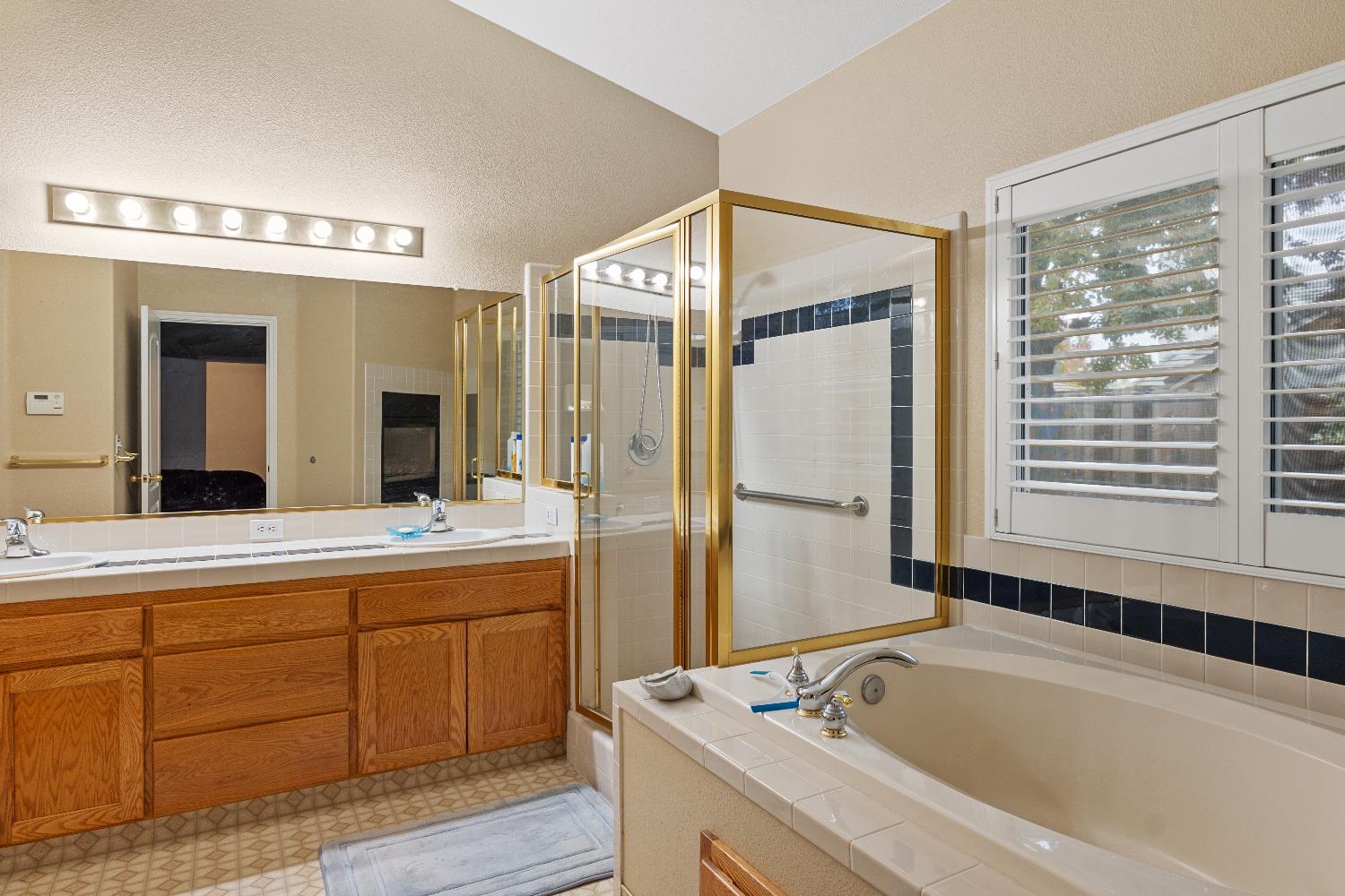 2302 E Rush Ave, Fresno, CA 93730