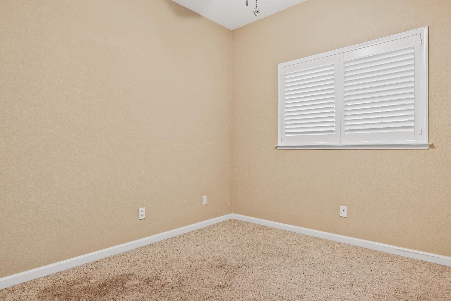 2302 E Rush Ave, Fresno, CA 93730