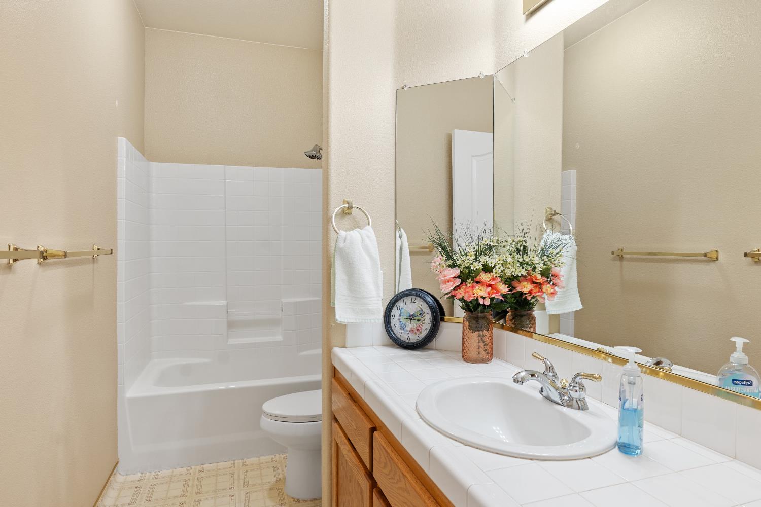 2302 E Rush Ave, Fresno, CA 93730