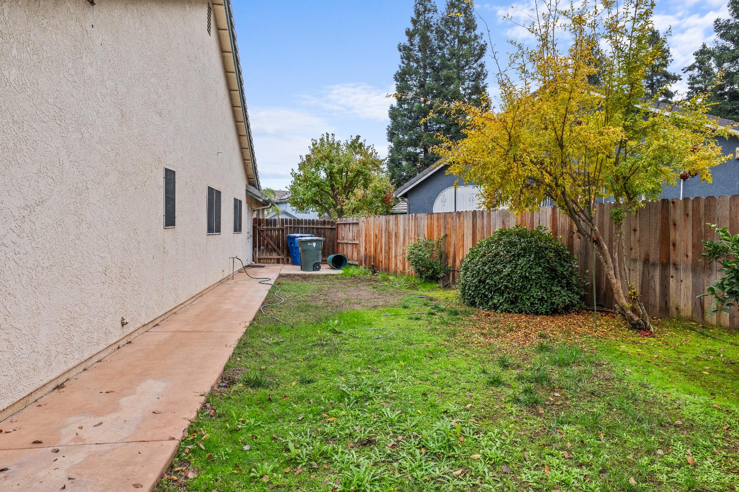 2302 E Rush Ave, Fresno, CA 93730