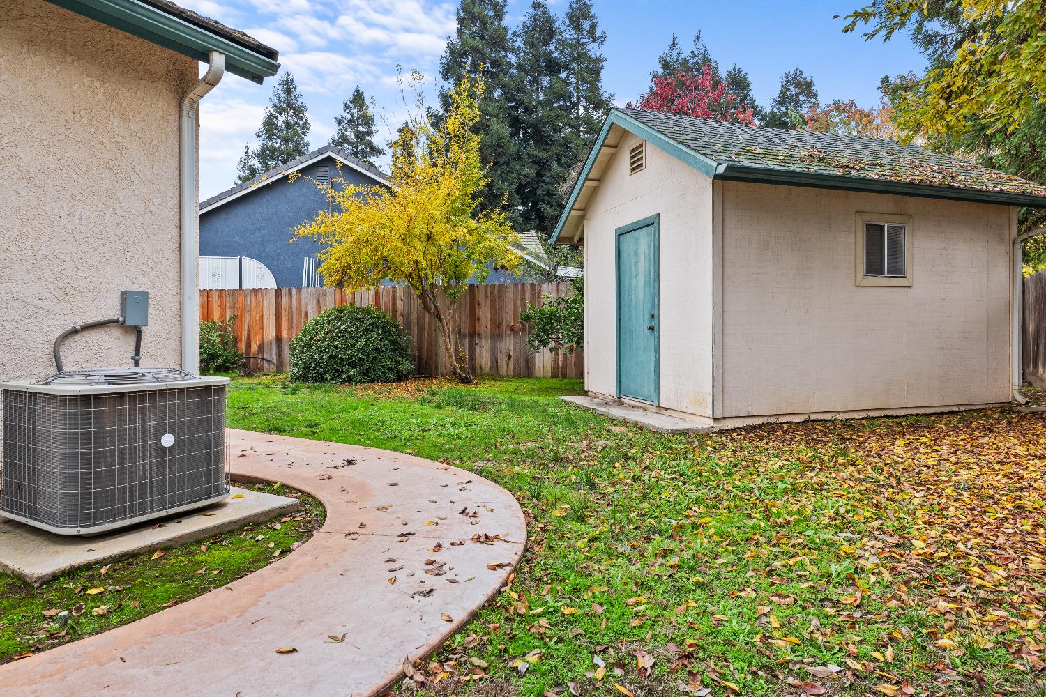 2302 E Rush Ave, Fresno, CA 93730