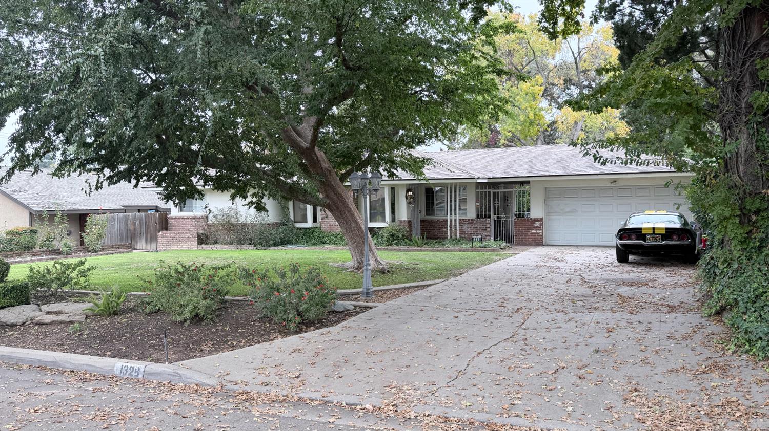 1328 Loftus Ln, Fresno, CA 93710