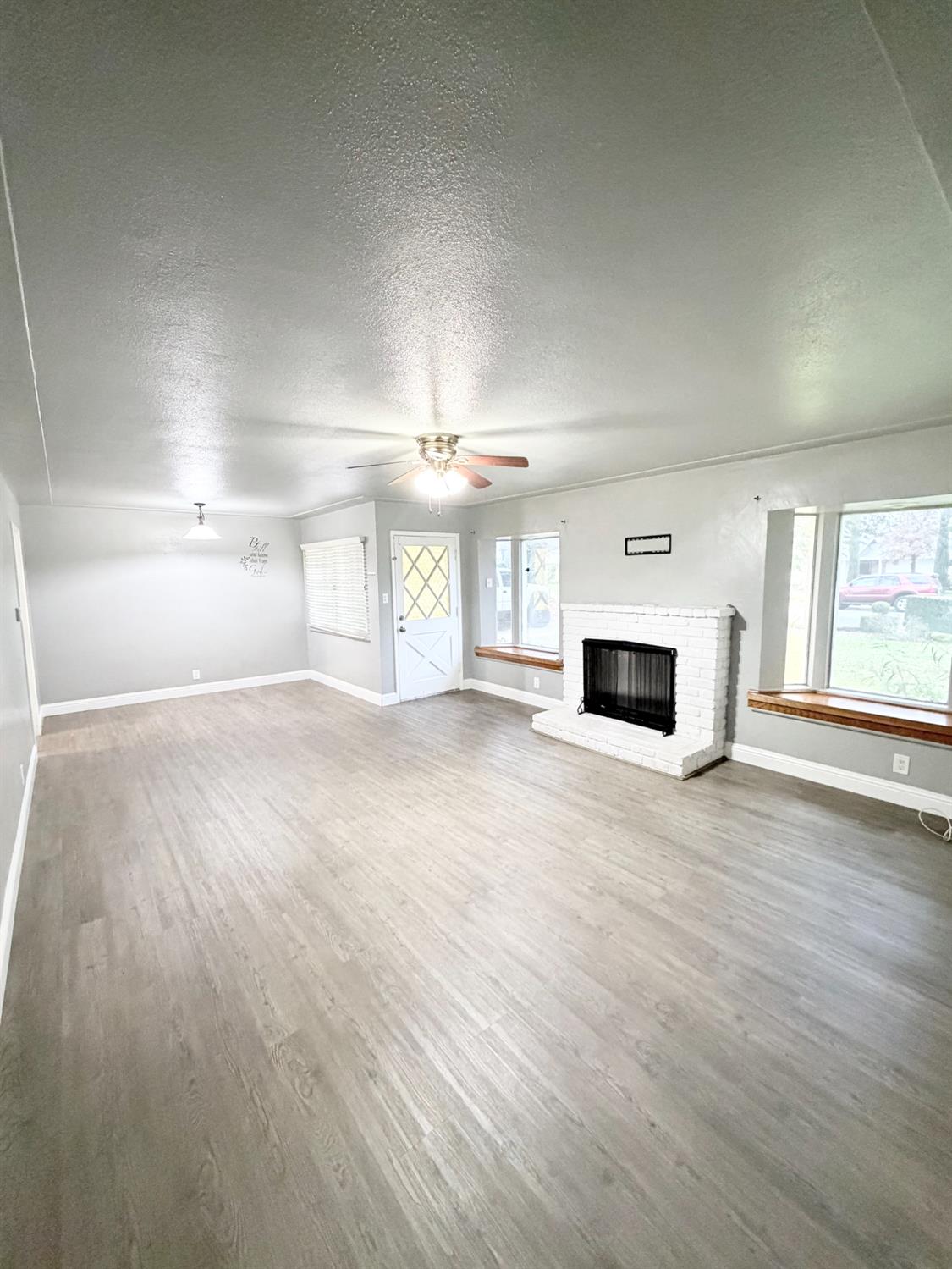 1328 Loftus Ln, Fresno, CA 93710