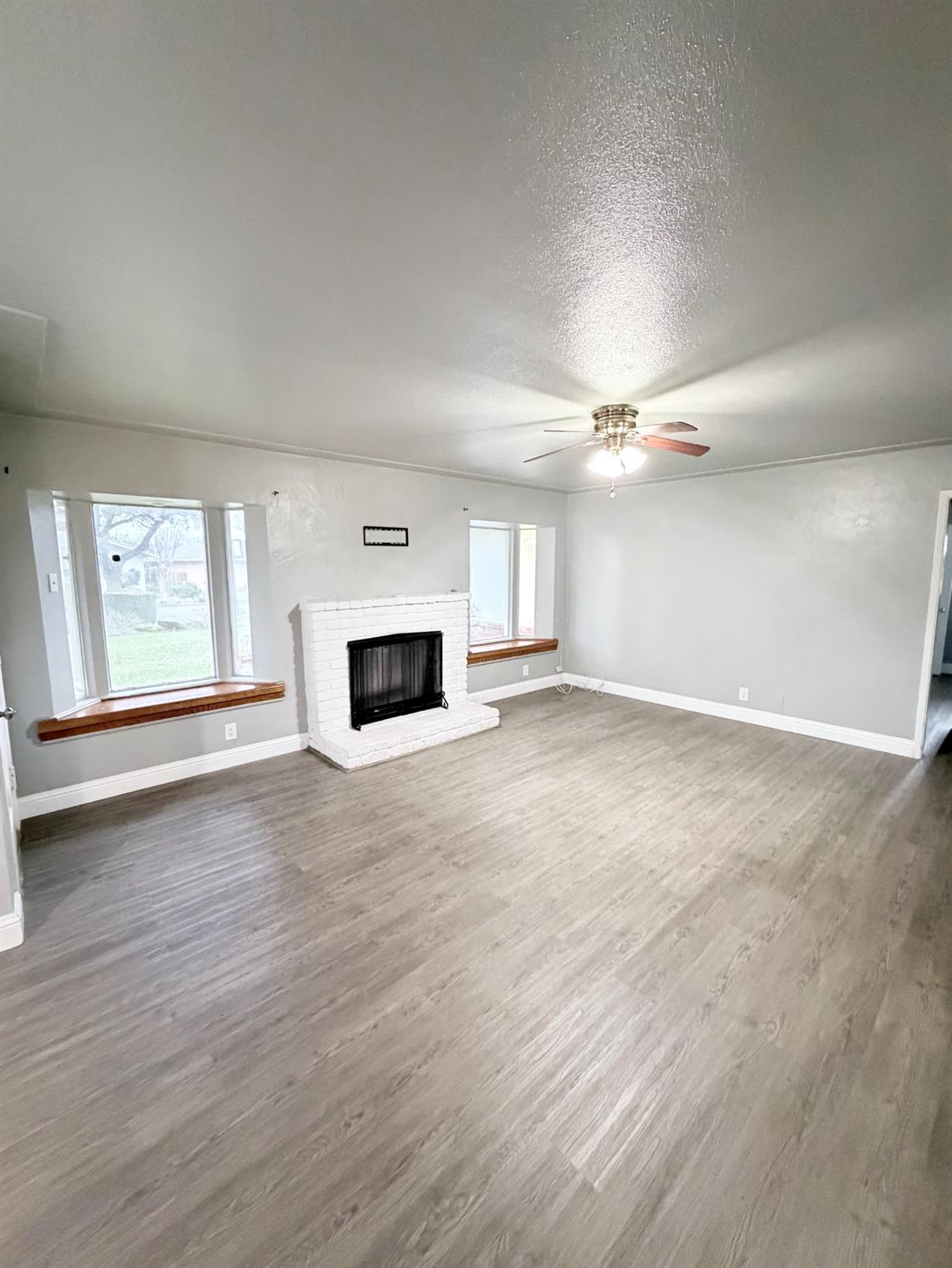 1328 Loftus Ln, Fresno, CA 93710