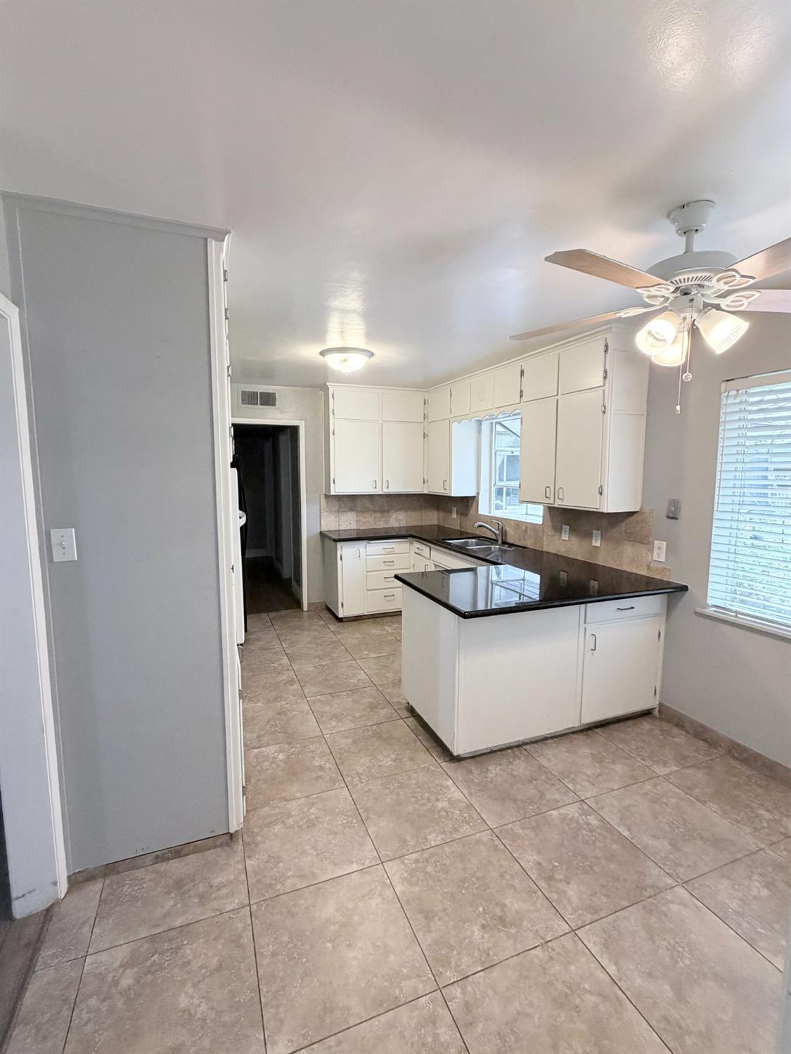 1328 Loftus Ln, Fresno, CA 93710