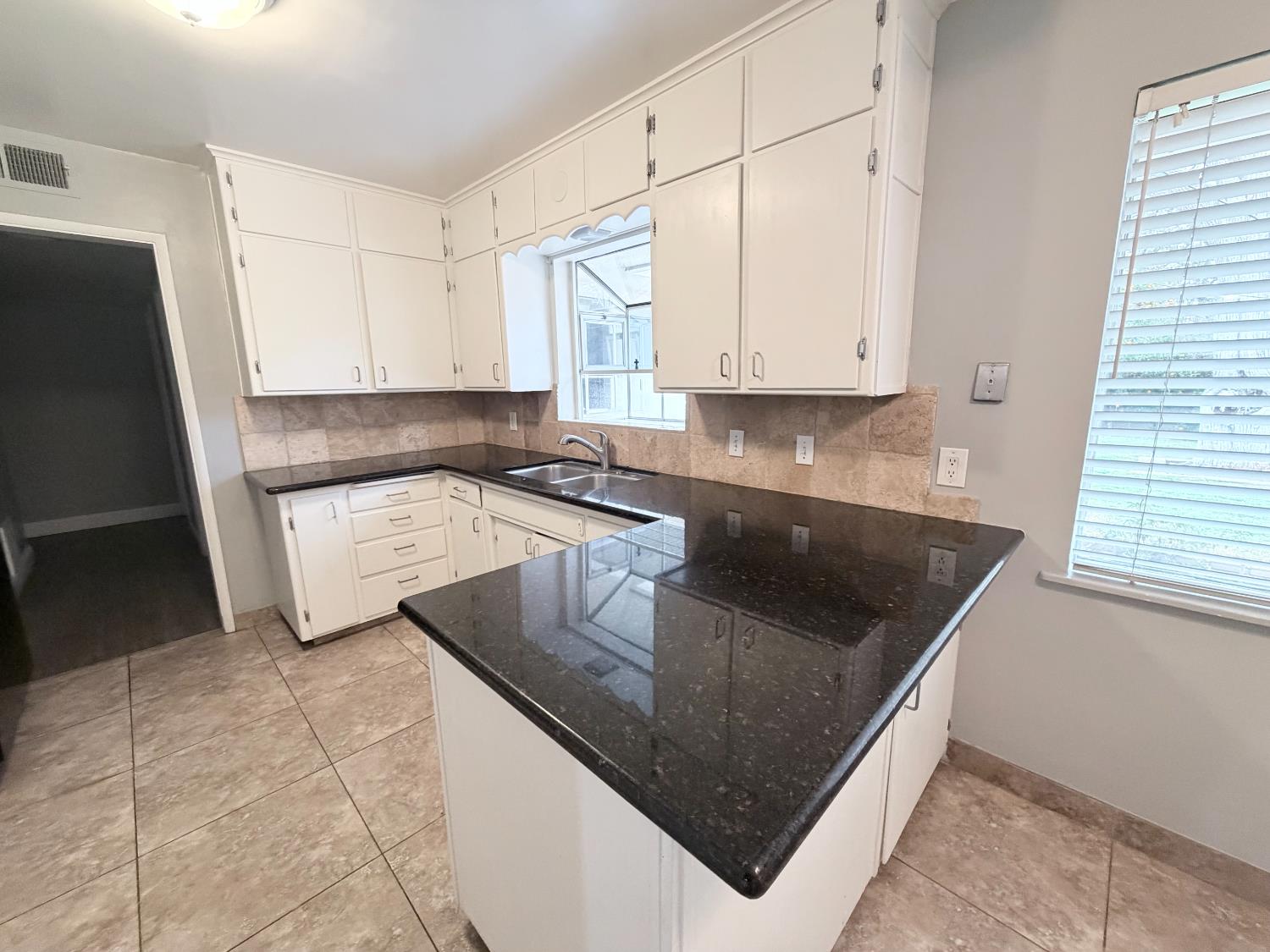 1328 Loftus Ln, Fresno, CA 93710