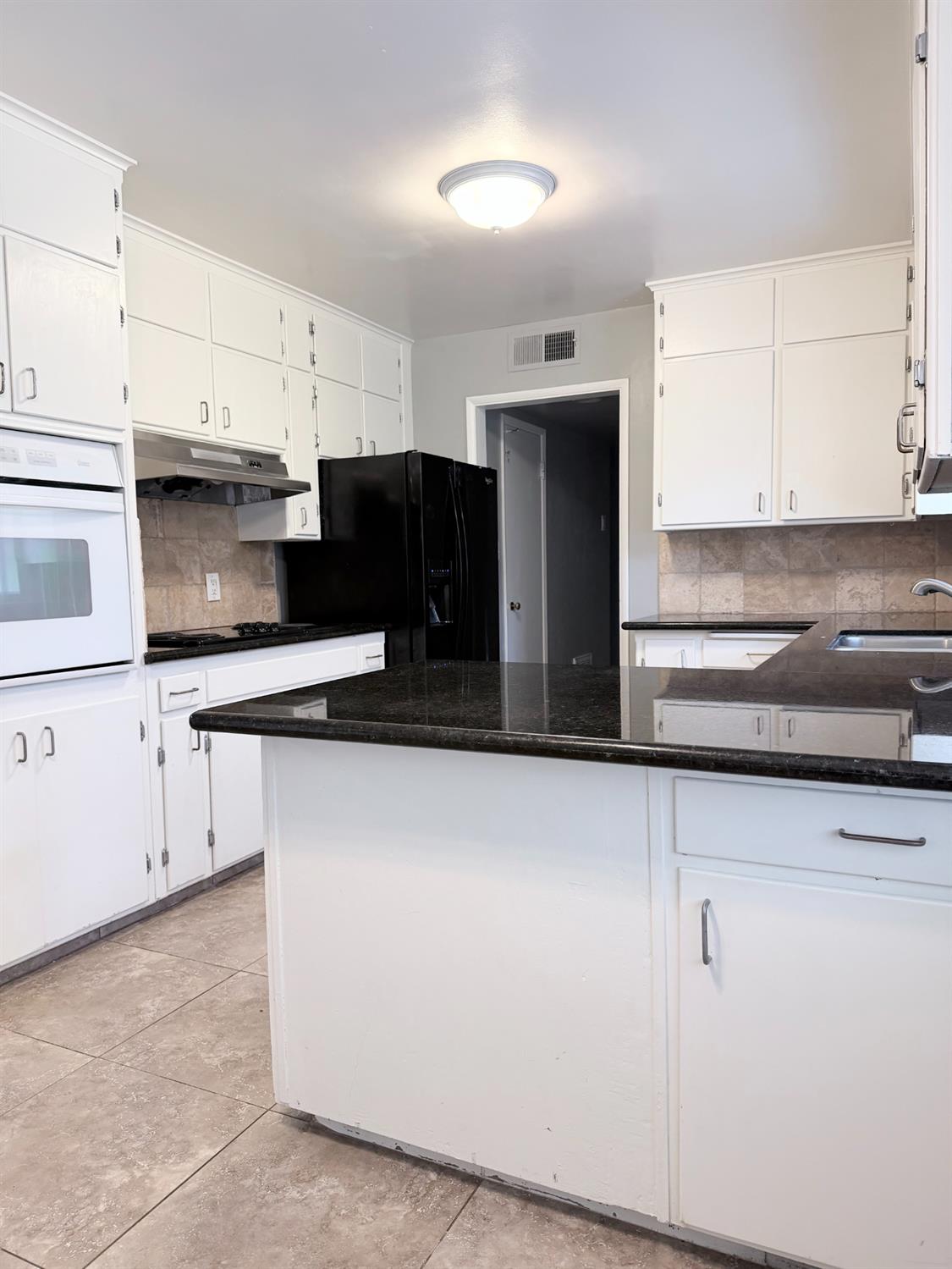 1328 Loftus Ln, Fresno, CA 93710