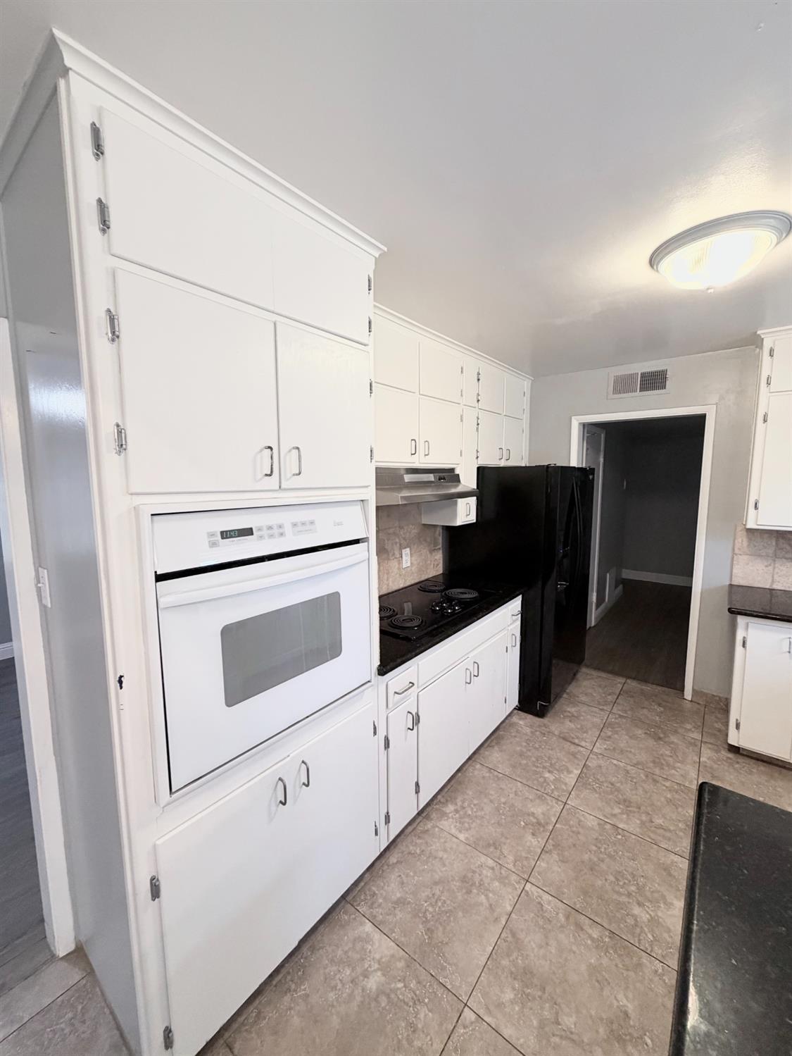 1328 Loftus Ln, Fresno, CA 93710