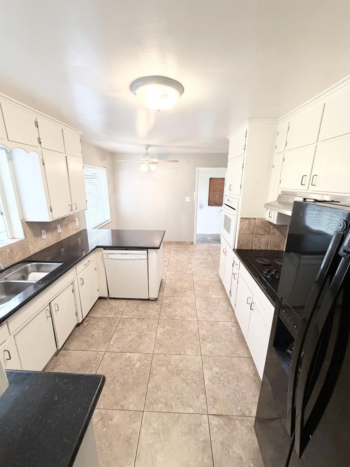 1328 Loftus Ln, Fresno, CA 93710